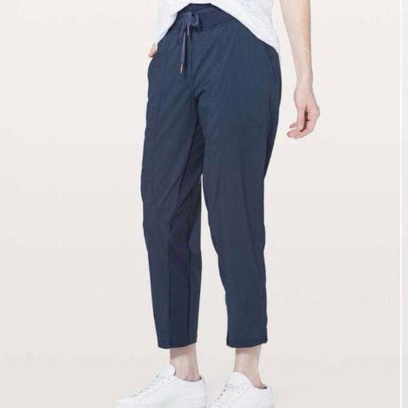Lululemon Pants - Lululemon Dance Studio Mid-Rise Cropped Pant Navy Size 0